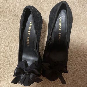 CHINESE LAUNDRY black laced heels